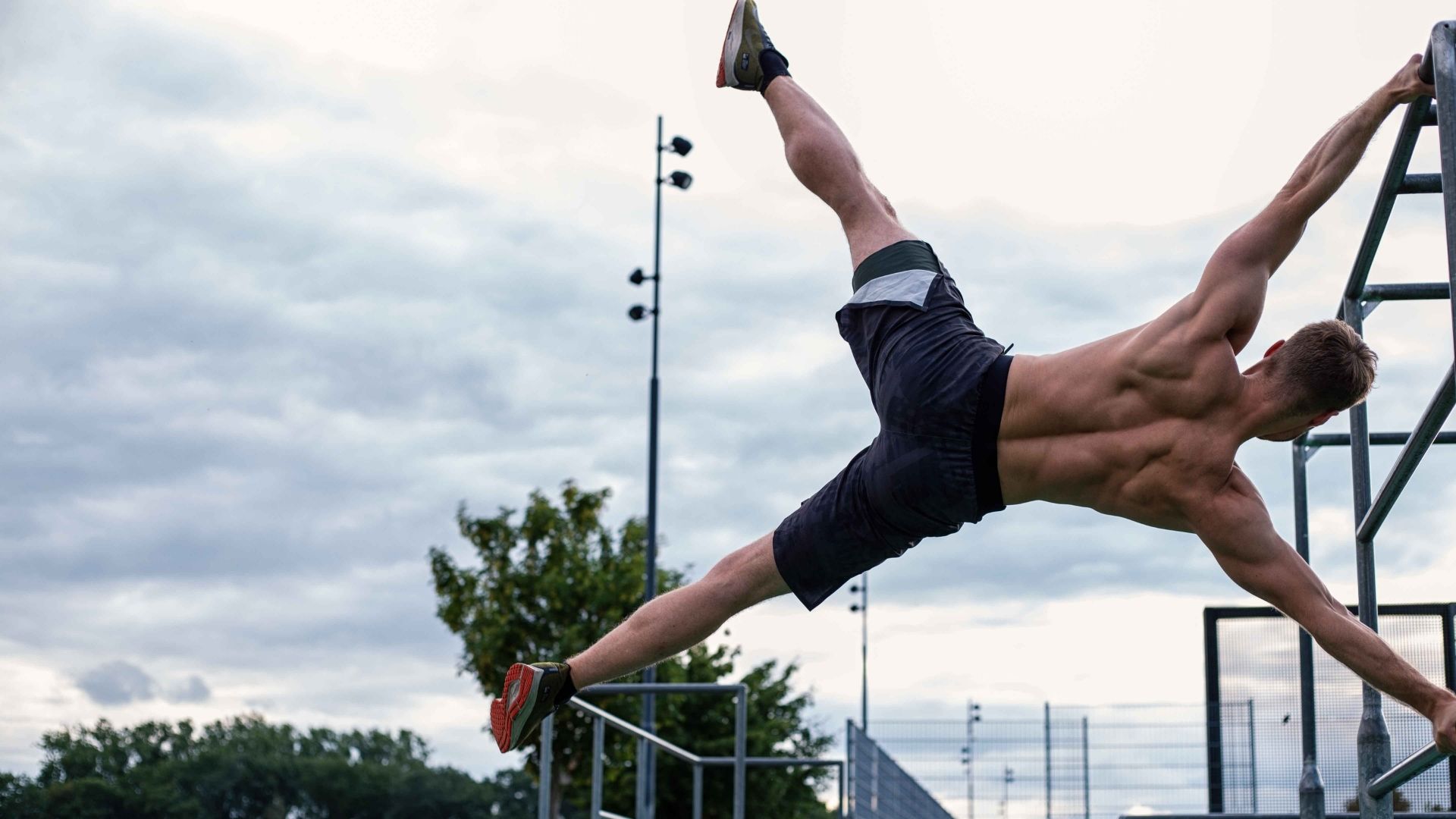 02 Calisthenics Coaching - Human Flag